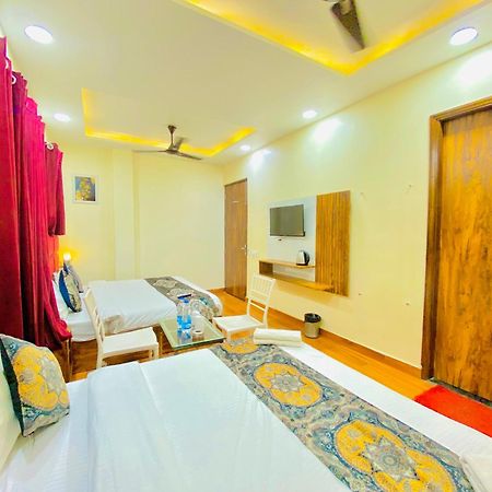 Hotel Holiday First 300 Meter From Golden Temple Amritsar Eksteriør billede