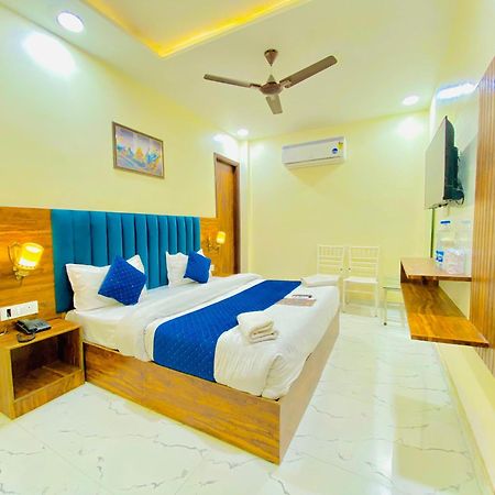 Hotel Holiday First 300 Meter From Golden Temple Amritsar Eksteriør billede