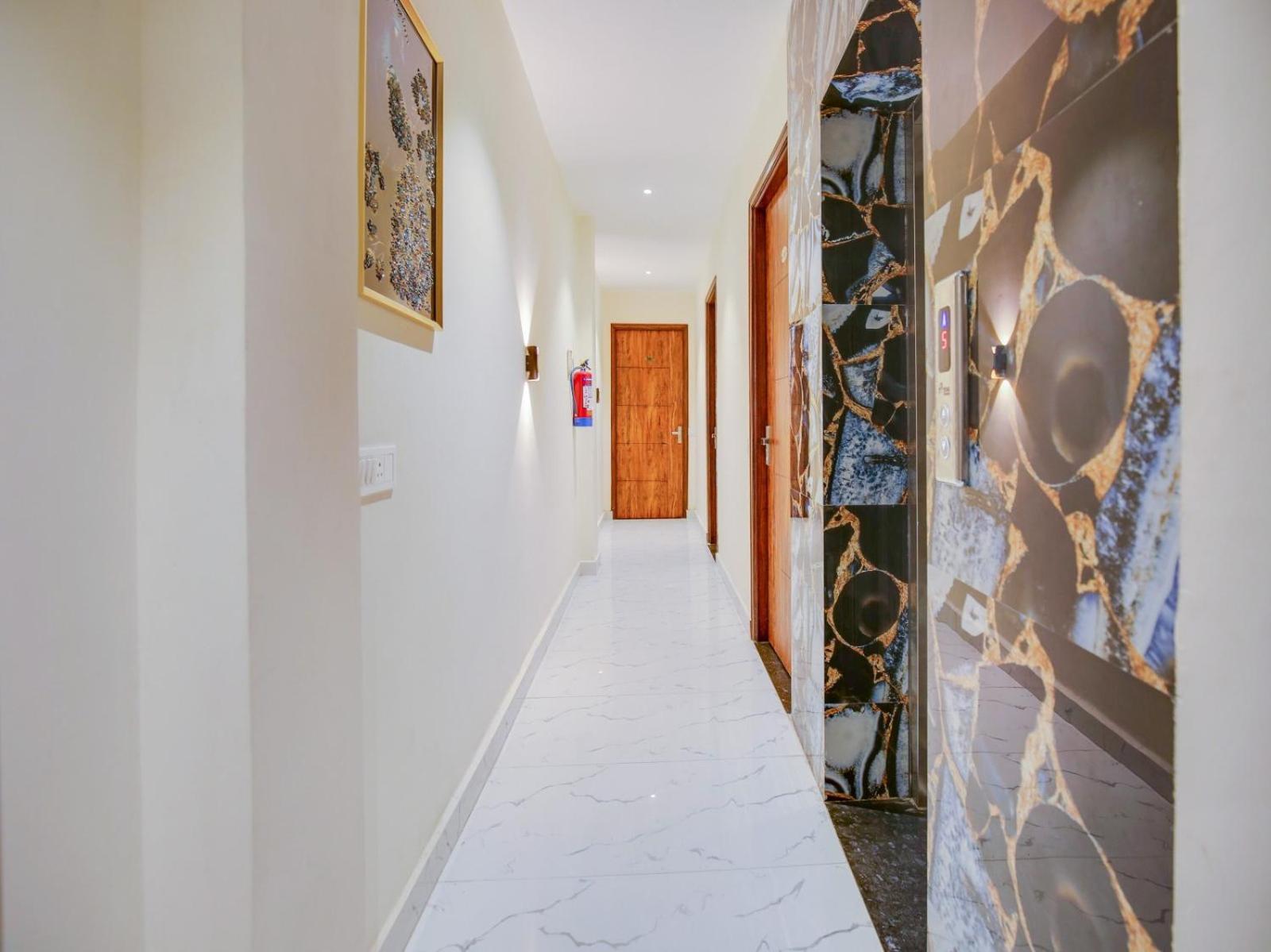 Hotel Holiday First 300 Meter From Golden Temple Amritsar Eksteriør billede