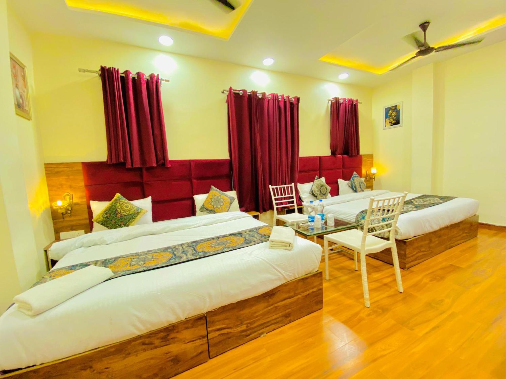 Hotel Holiday First 300 Meter From Golden Temple Amritsar Eksteriør billede