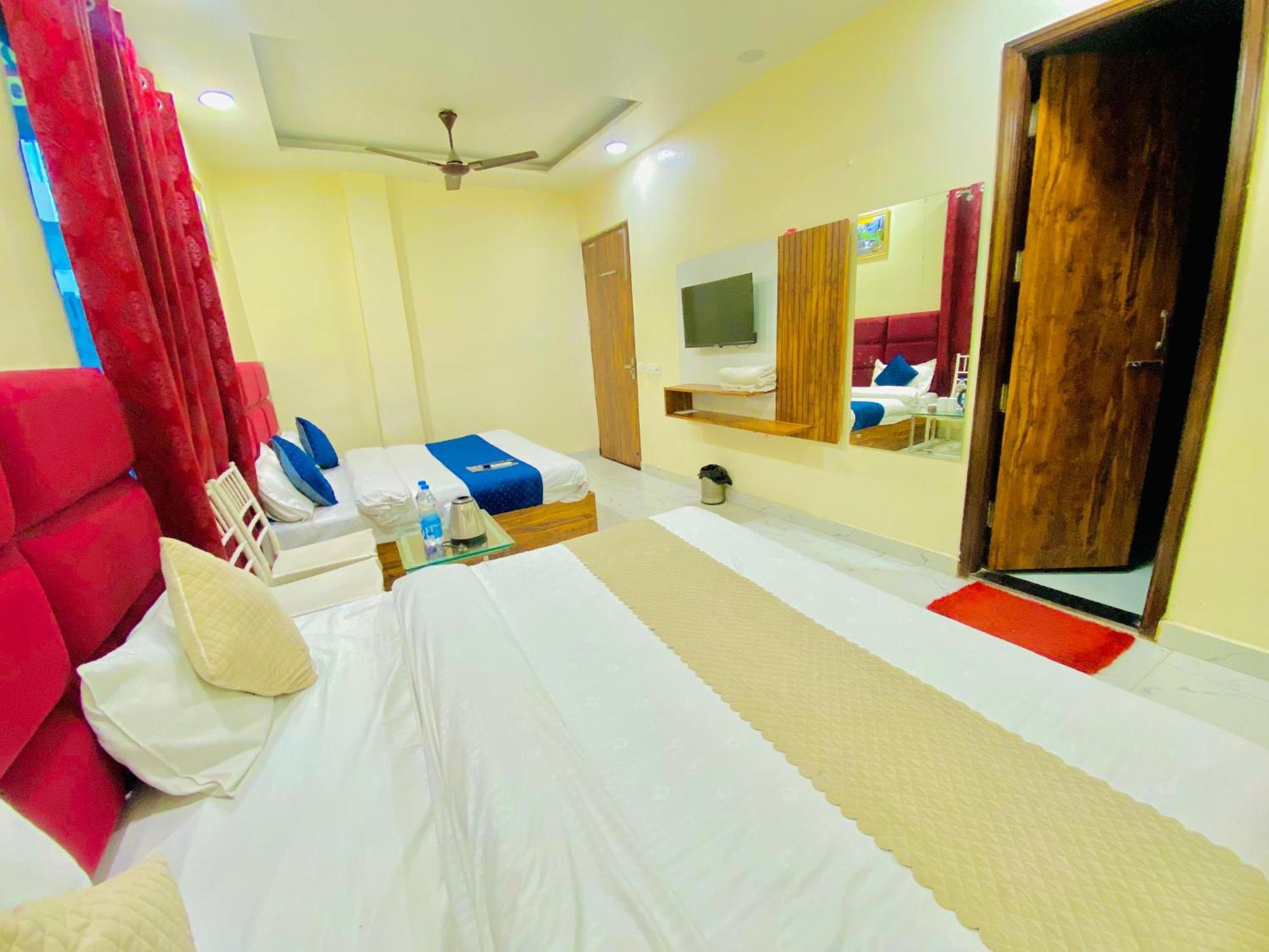 Hotel Holiday First 300 Meter From Golden Temple Amritsar Eksteriør billede