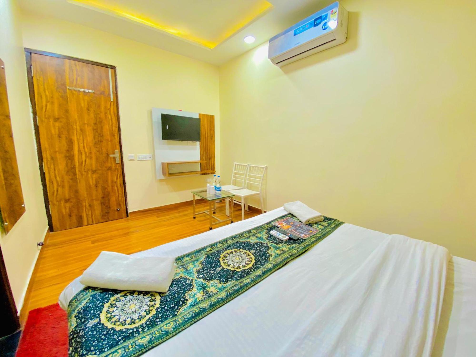 Hotel Holiday First 300 Meter From Golden Temple Amritsar Eksteriør billede