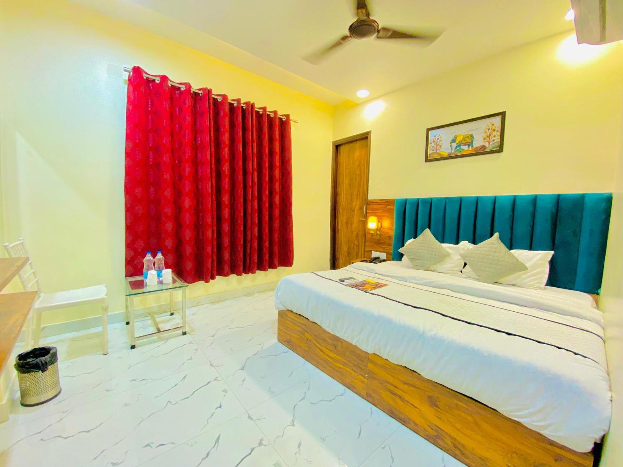 Hotel Holiday First 300 Meter From Golden Temple Amritsar Eksteriør billede