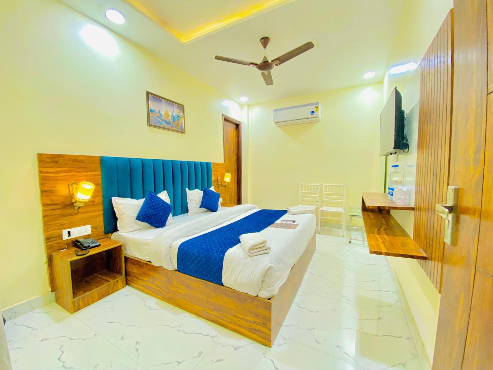 Hotel Holiday First 300 Meter From Golden Temple Amritsar Eksteriør billede