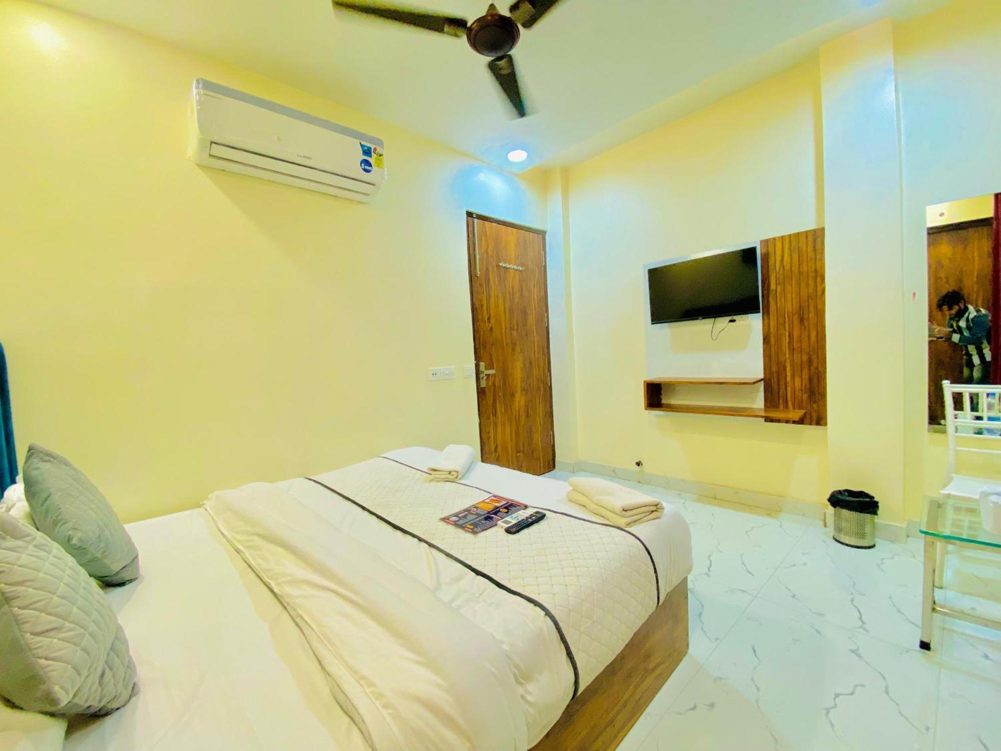 Hotel Holiday First 300 Meter From Golden Temple Amritsar Eksteriør billede
