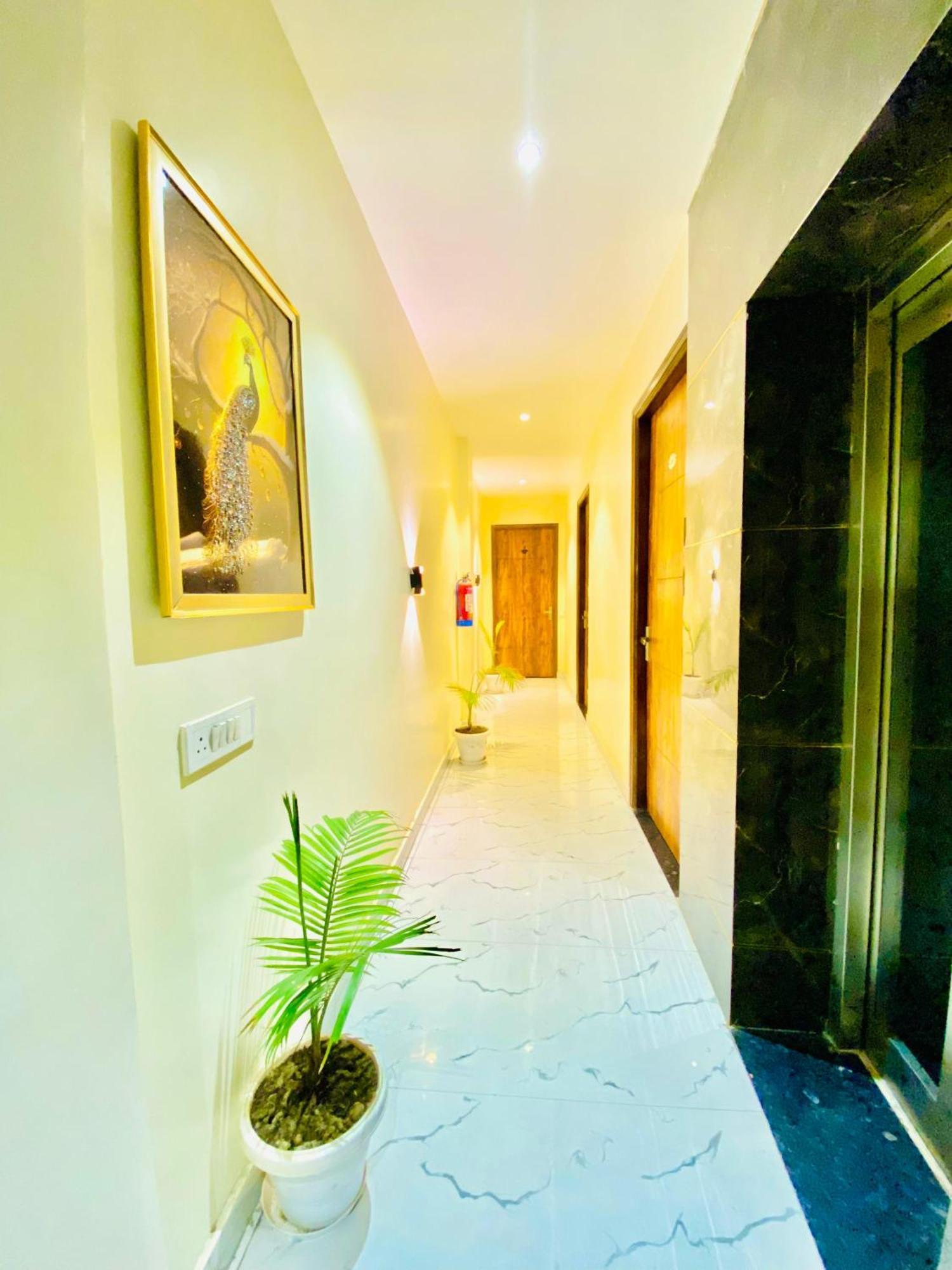 Hotel Holiday First 300 Meter From Golden Temple Amritsar Eksteriør billede