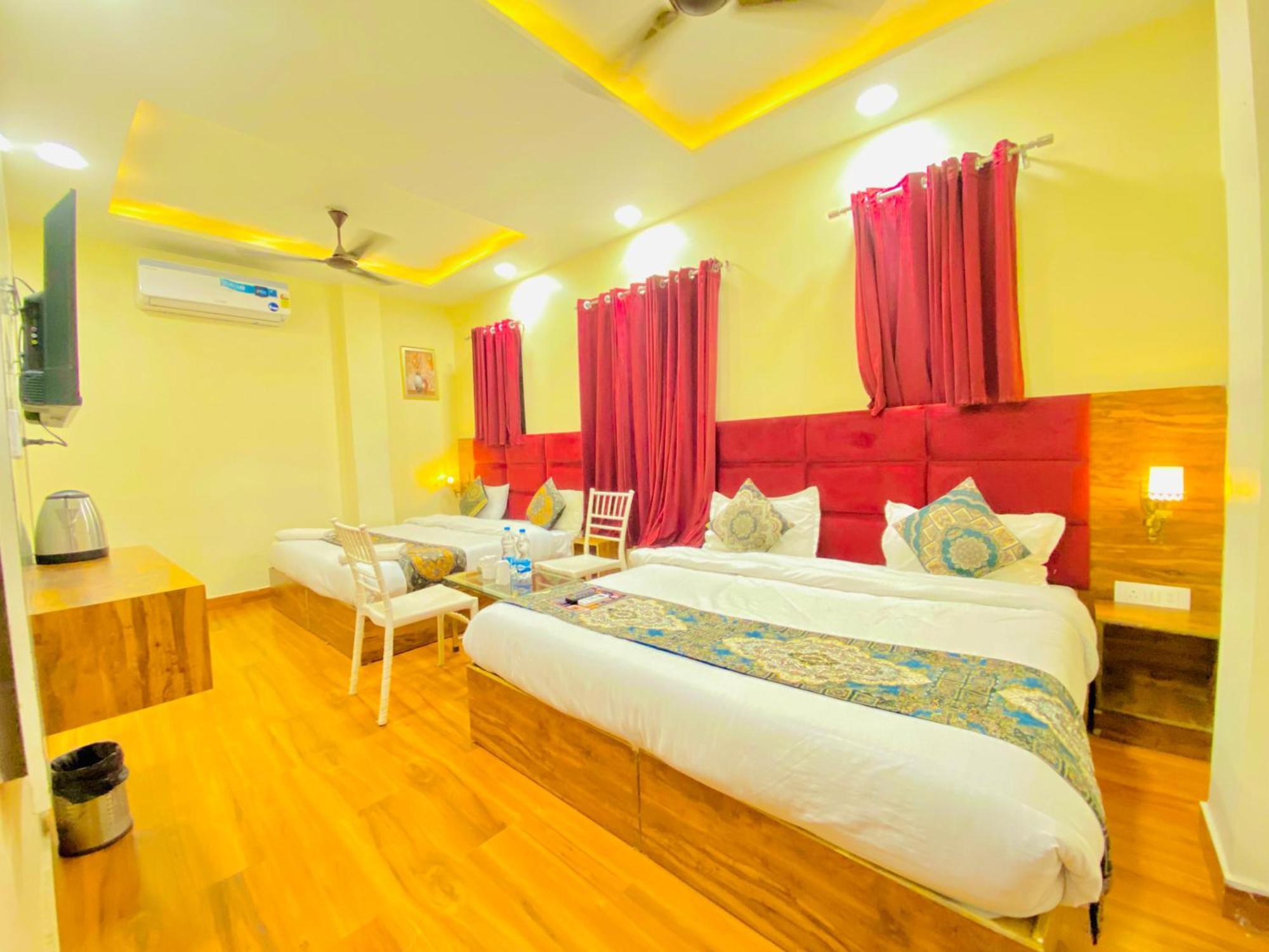 Hotel Holiday First 300 Meter From Golden Temple Amritsar Eksteriør billede