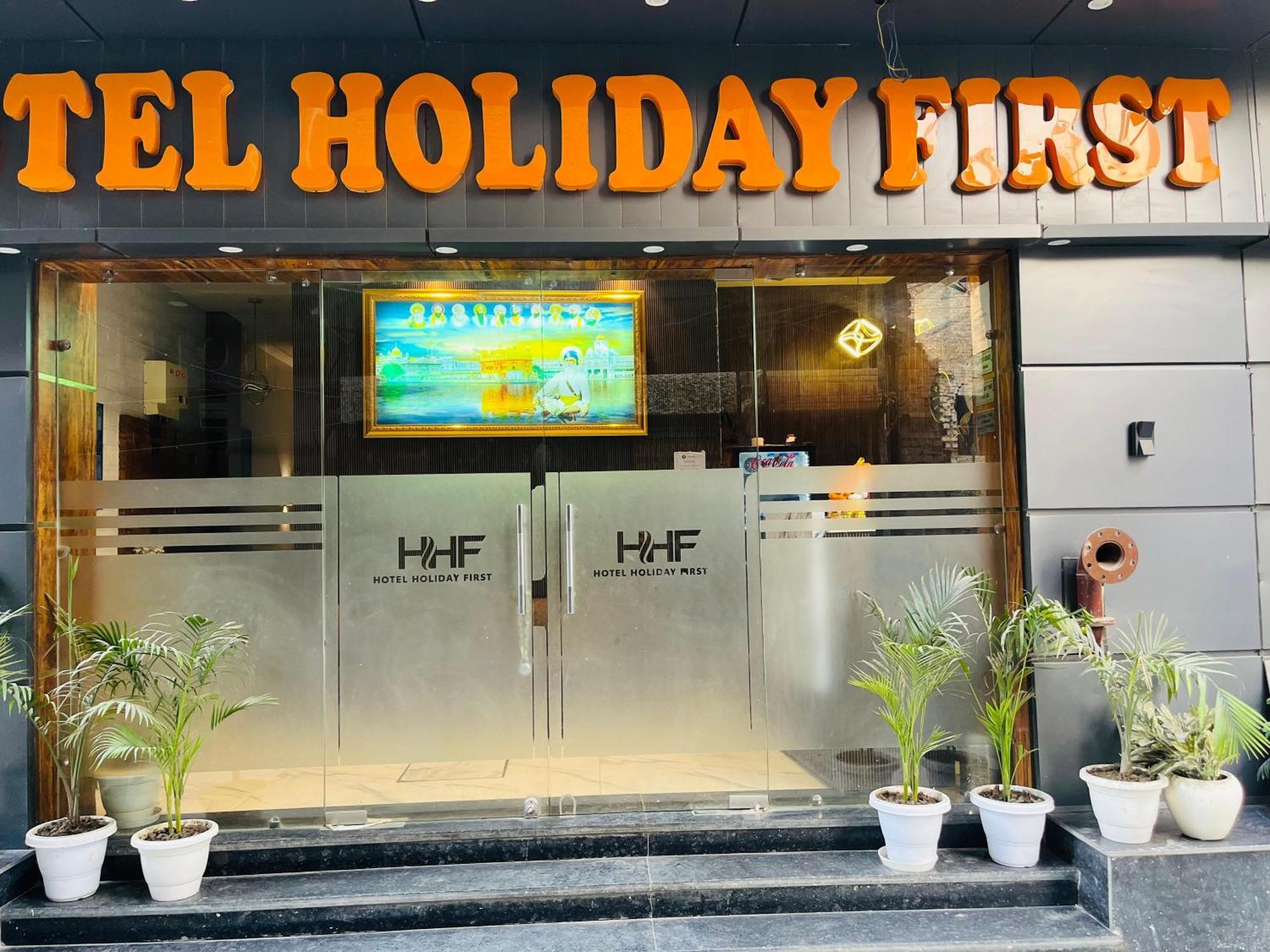 Hotel Holiday First 300 Meter From Golden Temple Amritsar Eksteriør billede